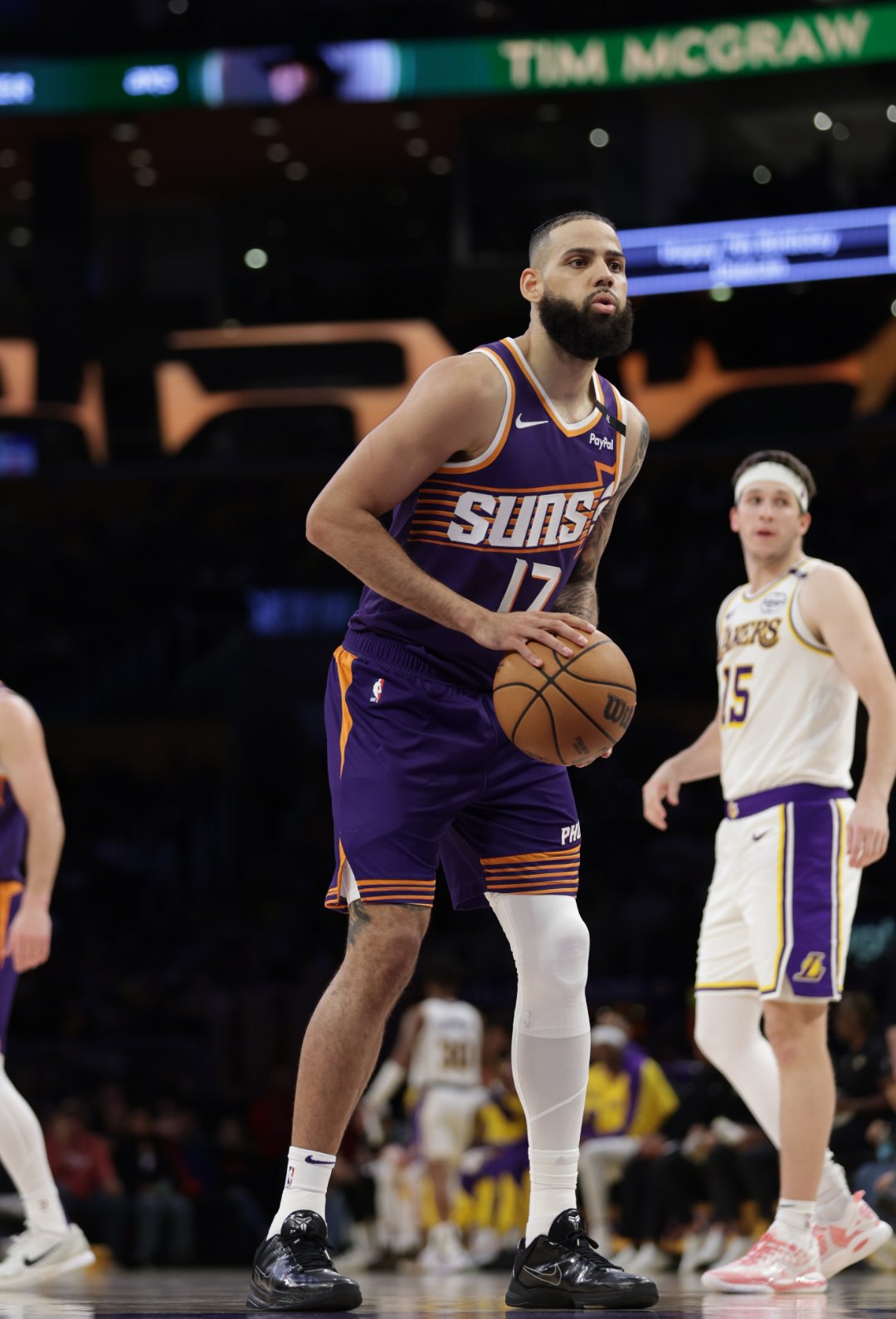 湖人险胜掘金，范弗利特高光表现