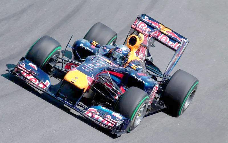 雷诺车队逆转红牛车队，汉密尔顿点燃赛场